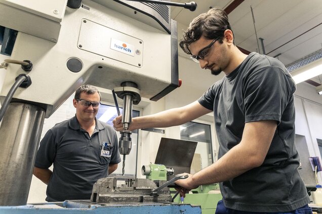 Ausbildung an der Bohrmaschine